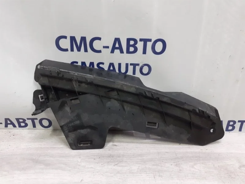 Кронштейн бампера под фару Volvo XC70 30796388 XC70 3.2, передний правый