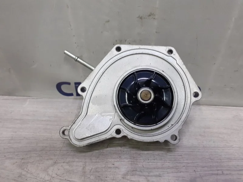 Помпа системы охлаждения Volkswagen Touareg 06E121018K NF