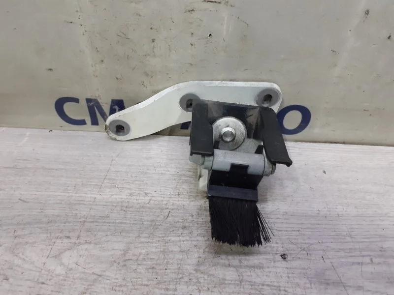 Петля багажника Porsche Cayenne 95851230202 958 3.0. 06EC, правая