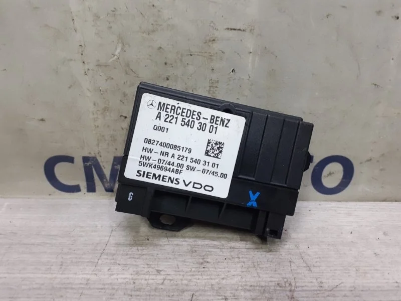 Блок управления бензонасосом Mercedes-Benz GLK A2215403001 X204