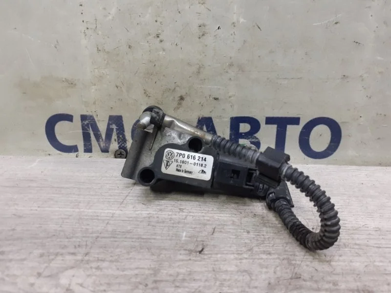 Датчик уровня подвески Volkswagen Touareg 7P0616214 NF, передний правый