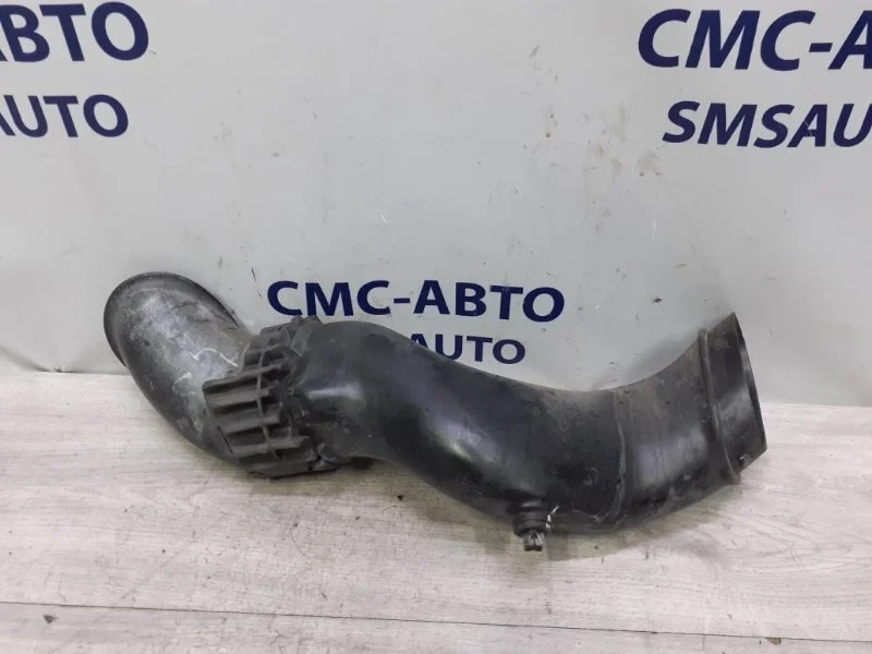 Патрубок воздушный Volkswagen Touareg 7P6129609B NF 3.6