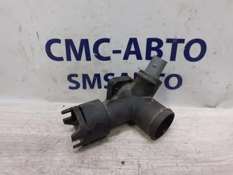 Фланец системы охлаждения Porsche Cayenne 03H121133 958 3.6. 5502