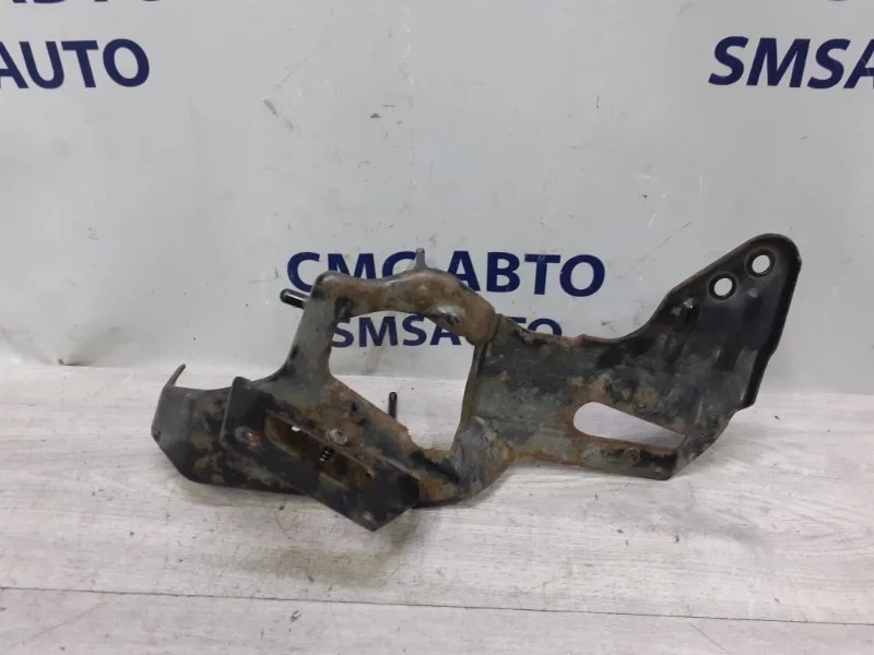 Кронштейн компрессора пневмоподвески Mercedes-Benz R-Class A2513210040 W251