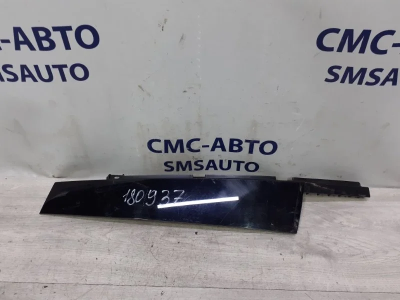 Накладка двери вертикальная Volvo XC40 31448392 ХС40, передняя правая