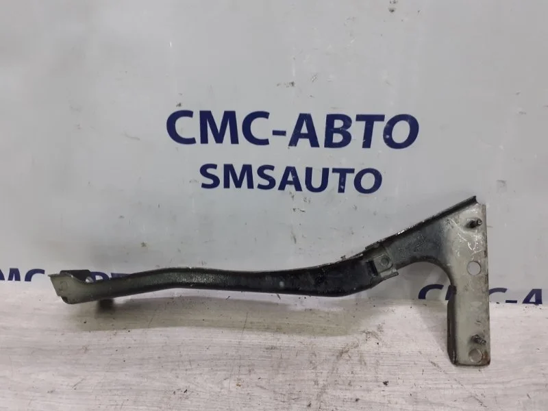 Кронштейн крыла Audi A5 8T0821136A 8T 2.0T CDN, передний правый