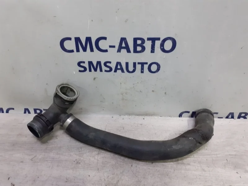 Патрубок охлаждения Volvo XC70 30774513 ХС70 3.2