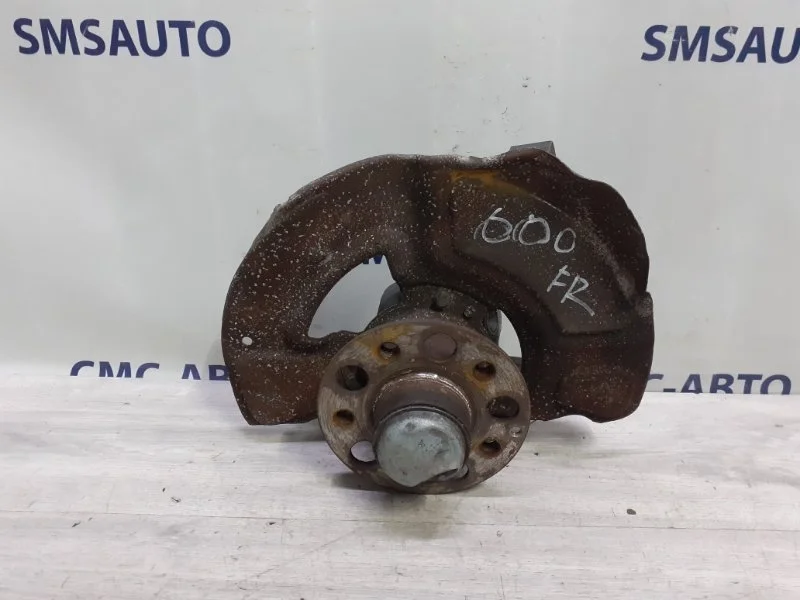 Кулак поворотный Mercedes-Benz CLS-Class A2183321001 W218 3.5, передний правый