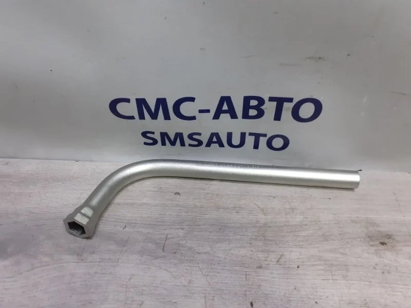 Ключ баллоный Audi A7 8N0012219 C7 2.0T CYPA