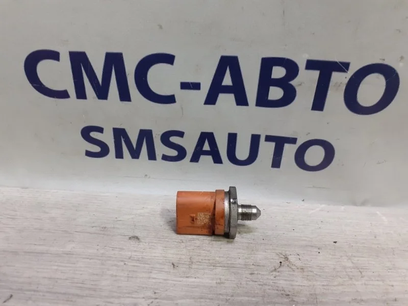 Датчик давления топлива Audi A8 06J906051D D4 4.2 CDRA