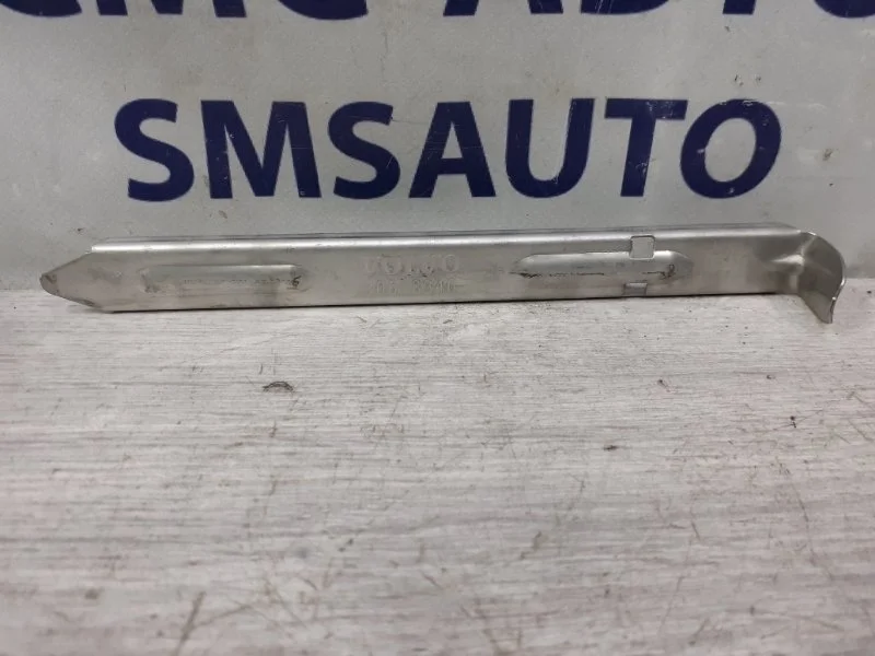 Кронштейн фары Volvo S80 30678340 С80 3.0 B6304T4