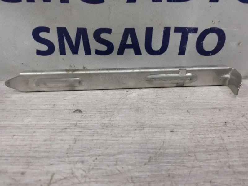 Кронштейн фары Volvo S80 30678340 С80 3.0 B6304T4