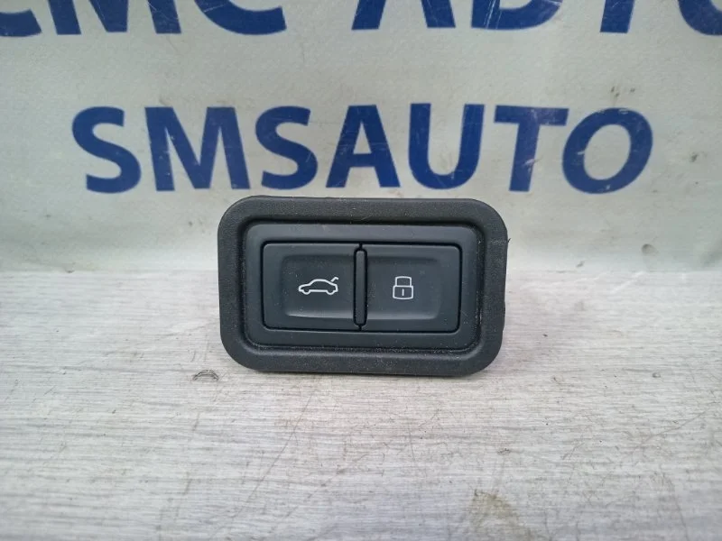 Кнопка багажника Audi A8 4G0959831B D4 4.2 CDRA