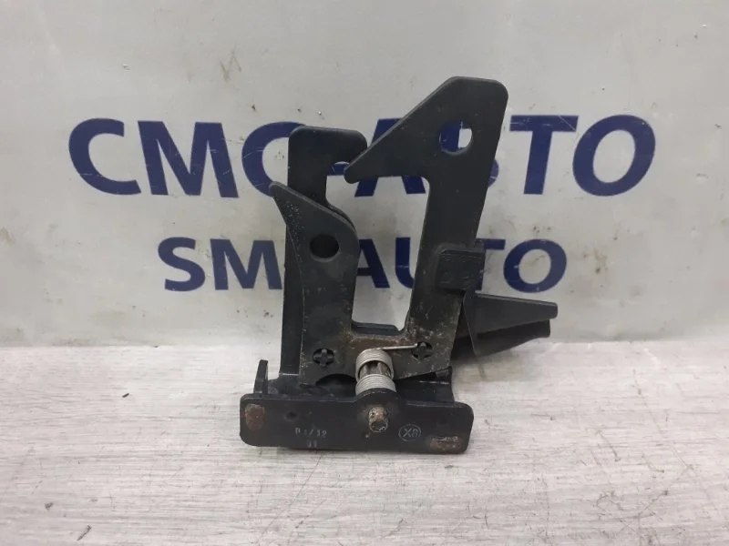 Крюк капота Mercedes-Benz E-Class A2128800064 W212 1.8T