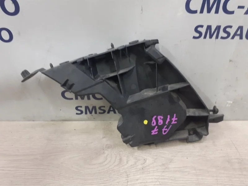 Кронштейн бампера Audi A7 4G8807284A C7 3.0 CGWB, передний правый