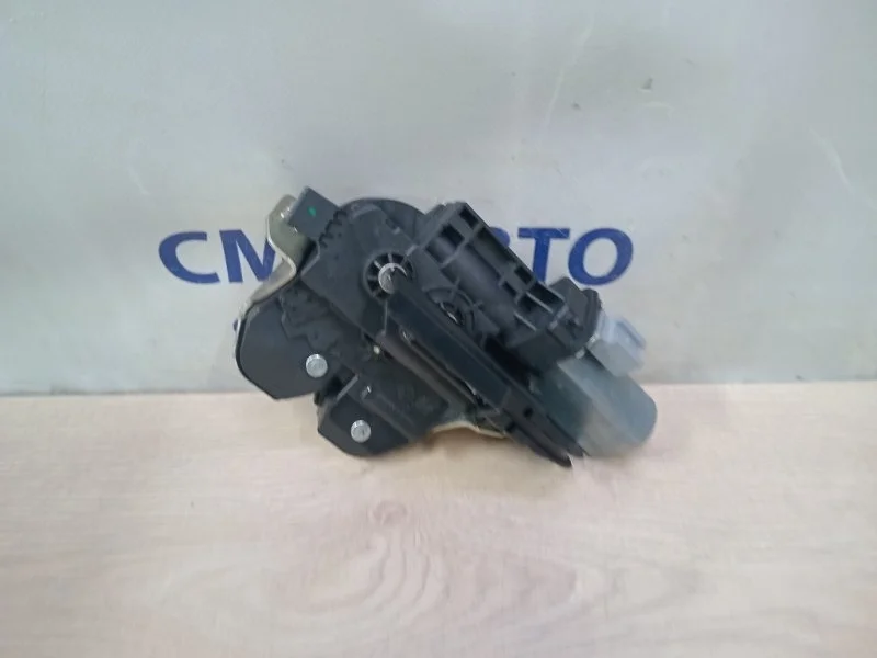 Замок багажника Volkswagen Touareg 7P0827505K NF 3.0 CGE