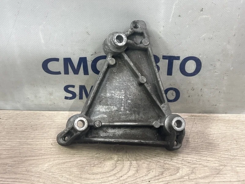 Кронштейн кондиционера Audi Q5 06E260835C 8R 3.2 CAL