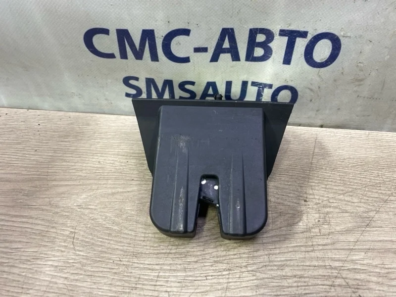 Замок багажника Audi Q5 8R0827505 8R 3.2 CAL