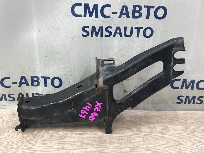 Кронштейн усилителя бампера Volvo XC60 31329436 ХС60 3.0 B6304T4, передний правый