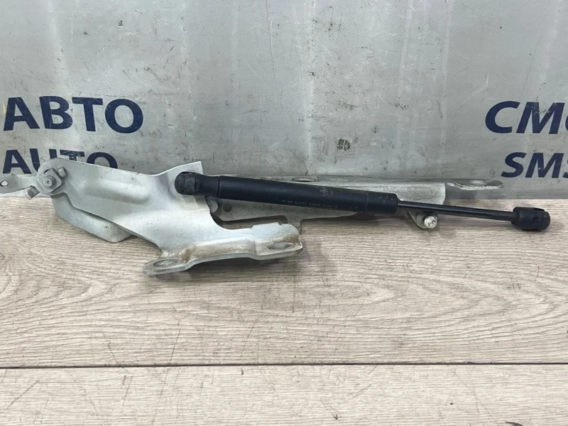Петля капота Volvo XC60 31385815 ХС60 3.0 B6304T4, правая