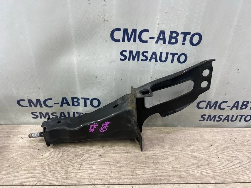 Кронштейн усилителя бампера Volvo XC70 31201950 ХС70 3.0 B6304T4, передний левый