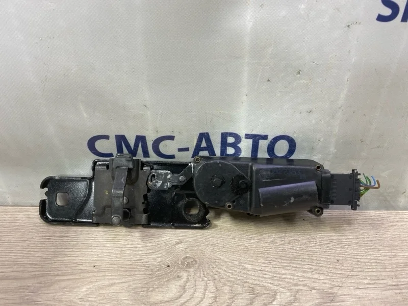 Замок багажника Audi A8 2011 4H0827383A D4 4.2 CDR