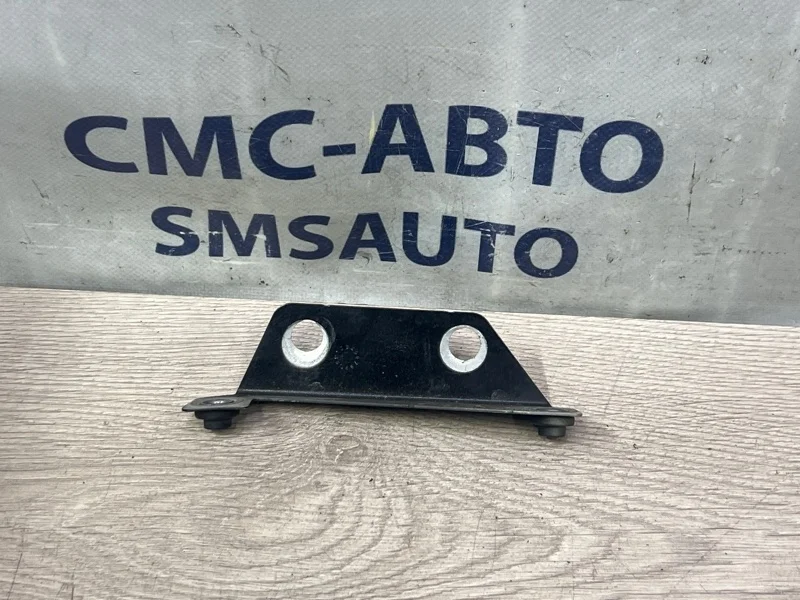 Кронштейн крыла Audi A8 2011 4H0810864B D4 4.2 CDR, передний правый