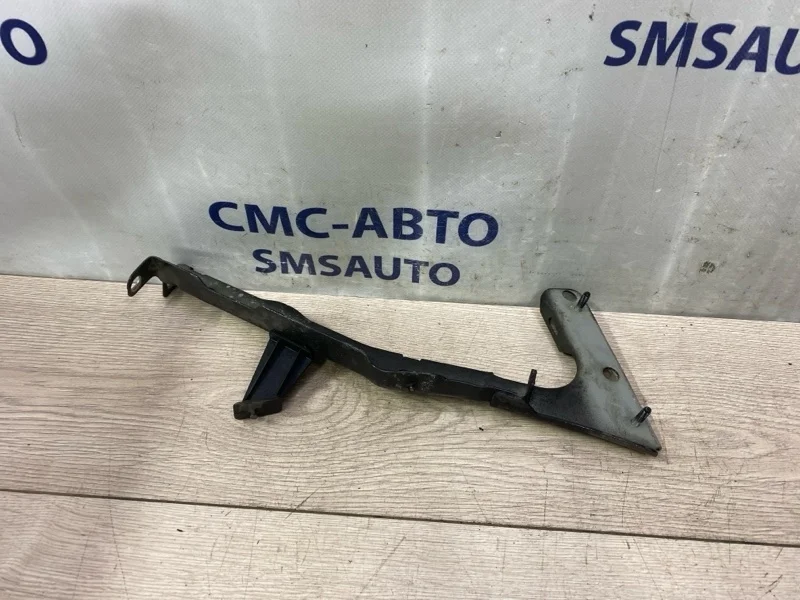 Кронштейн крыла Audi A5 8T0821135C 8T 2.0T CDN, передний левый