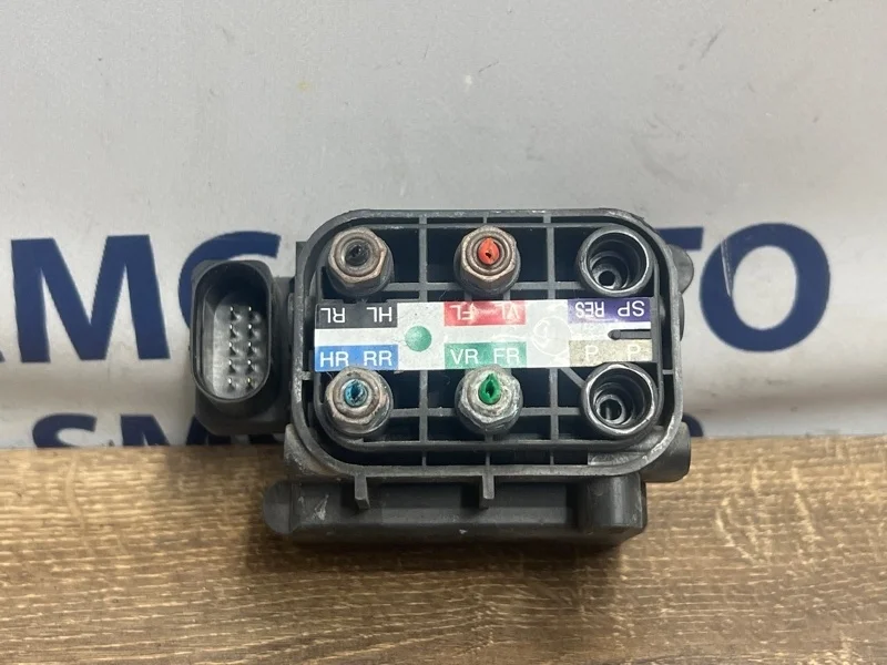 Блок клапанов пневмоподвески Audi A8 4H0616013 D4 3.0 CGW