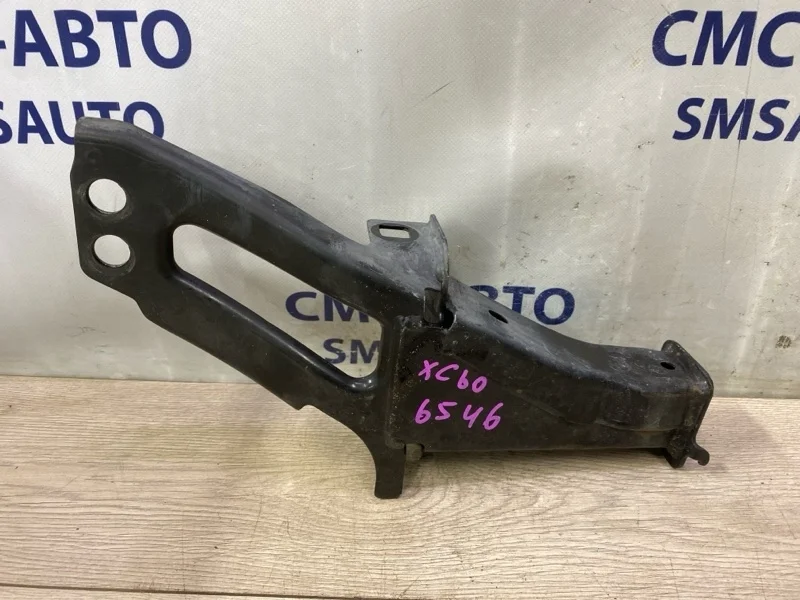 Кронштейн усилителя бампера Volvo XC60 30760140 ХС60 3.0 B6304T4, передний левый