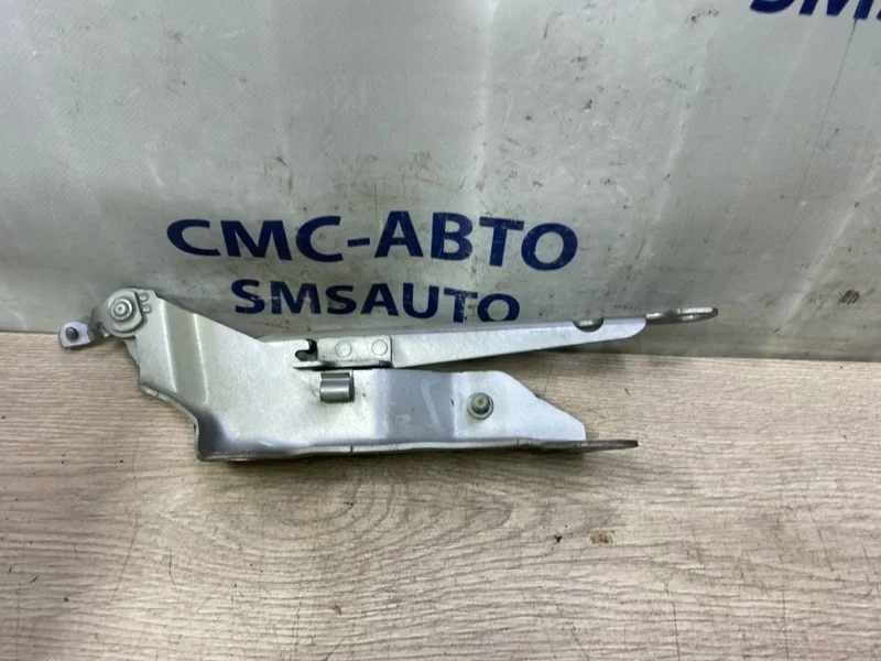 Петля капота Volvo XC90 30716883 ХС90 4.4 B8444S, правая