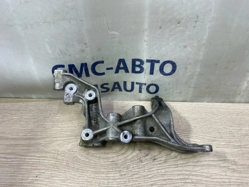 Кронштейн Mercedes-Benz E-Class A2711410840 C207 271.860