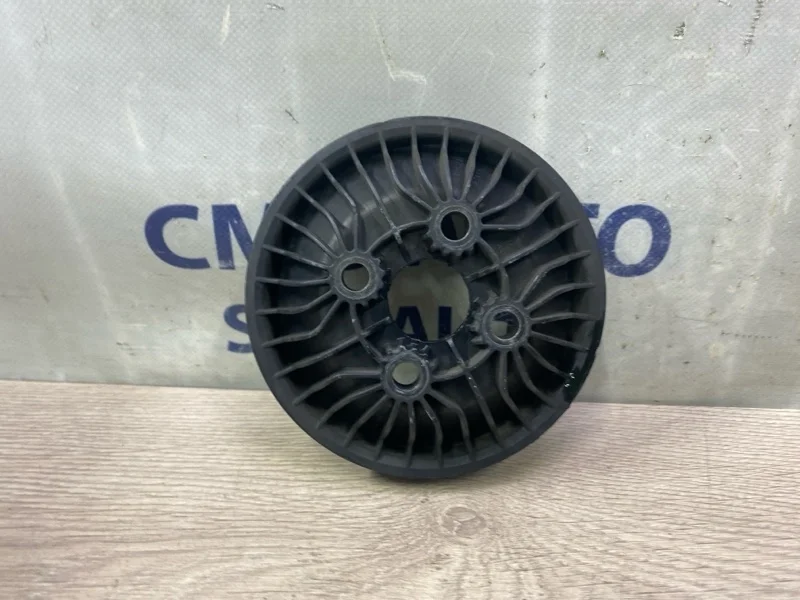 Шкив помпы Volvo XC60 31258136 ХС60 3.0 B6304T4