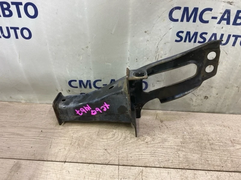 Кронштейн усилителя бампера Volvo XC60 30760140 ХС60 3.0 B6304T4, передний левый