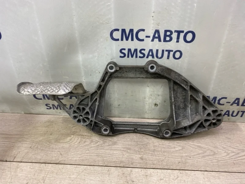 Кронштейн редуктора Audi A8 2013 8K0599287J D4 3.0 CRE, задний