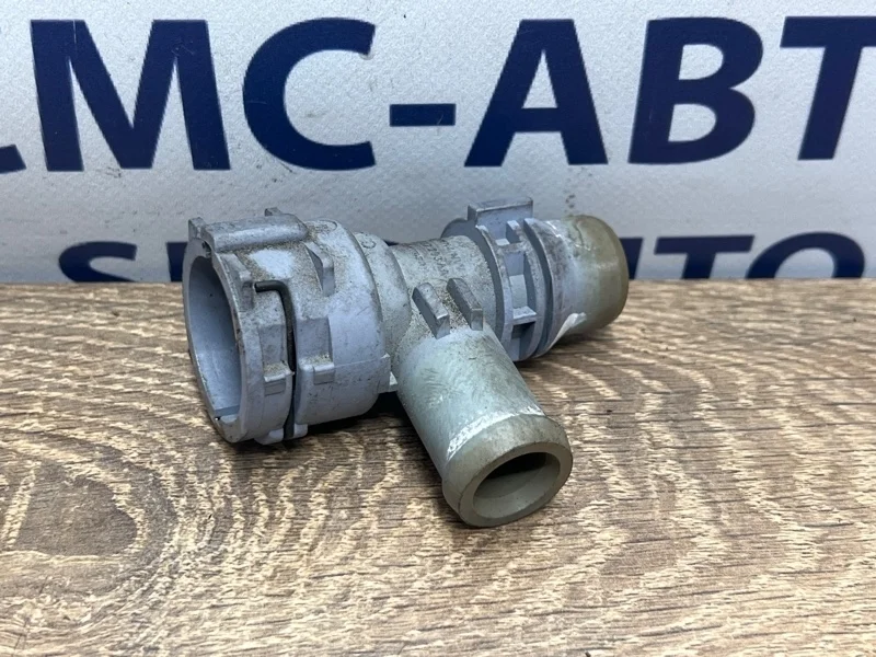 Фланец системы охлаждения Audi A6 2014 4G0122293AA C7 2.0T CDN