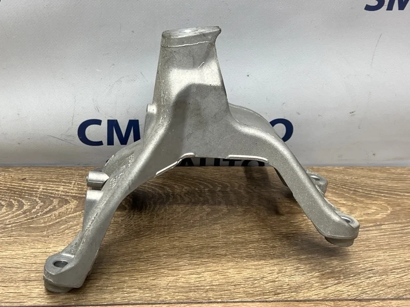 Кронштейн ДВС Audi A6 2014 8K0199308BD C7 2.0T CDN, правый