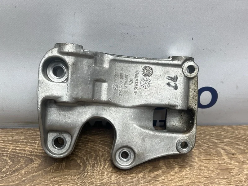 Кронштейн генератора Audi A8 2011 079903805AF D4 4.2 CDR