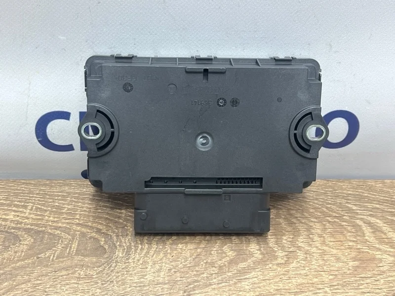 Блок управления стояночным тормозом Volkswagen Touareg 7P0907801F NF 3.0 CGE