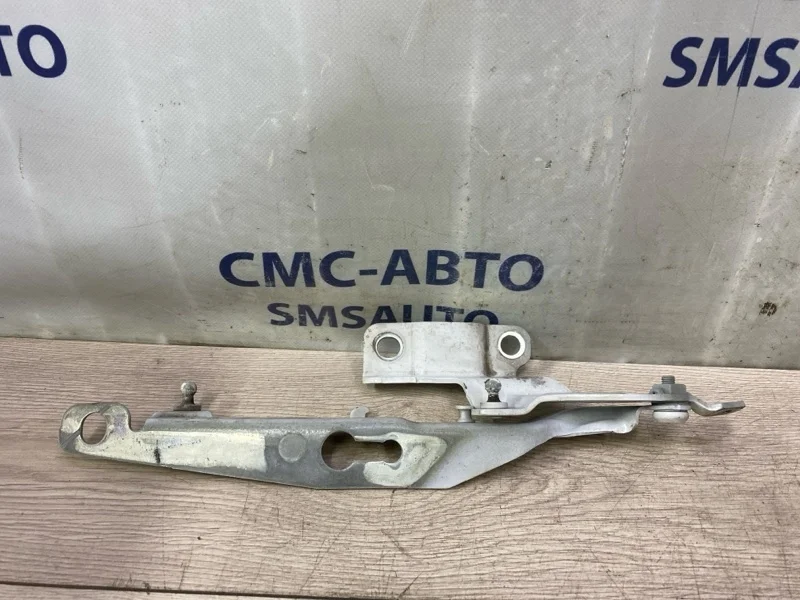 Петля капота Volvo XC60 31385815 ХС60 3.0 B6304T4, правая