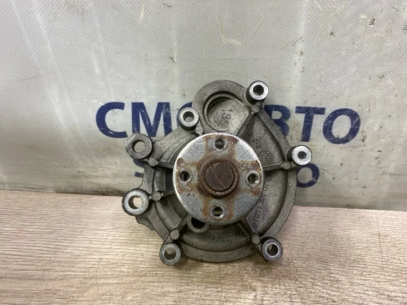 Помпа системы охлаждения Mercedes-Benz E-Class 2012 A2712001001 W212 271.860