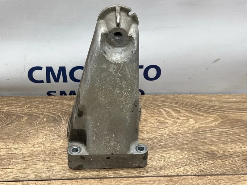 Кронштейн ДВС Mercedes-Benz E-Class 2012 A2712232304 W212 271.860, правый