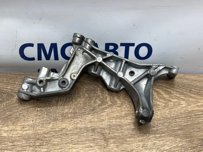 Кронштейн ДВС Mercedes-Benz E-Class 2012 A2711410840 W212 271.860