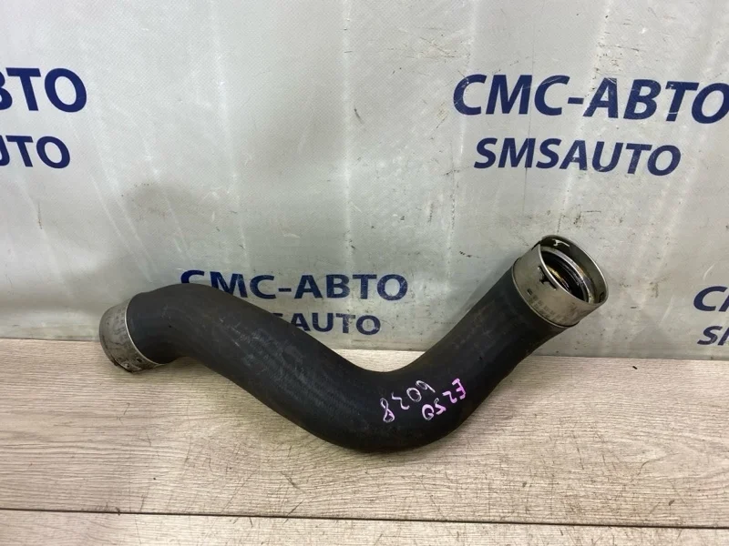 Патрубок интеркулера Mercedes-Benz E-Class A2045282582 C207 271.860, левый