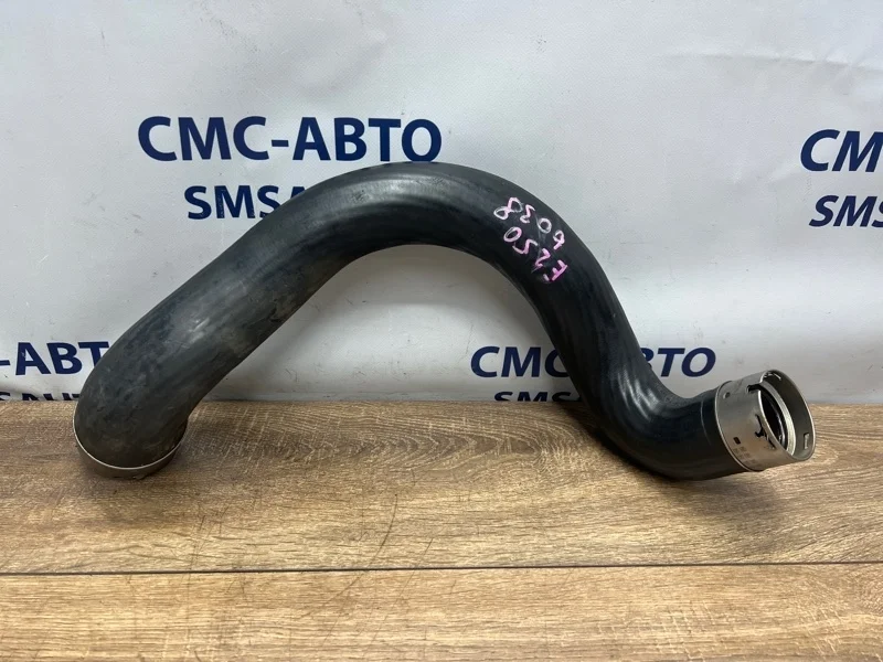 Патрубок интеркулера Mercedes-Benz E-Class A2045282682 C207 271.860, правый