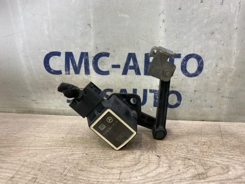 Датчик уровня подвески Mercedes-Benz R-Class A0105427717 W251 272.967