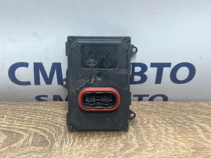 Блок управления фарой Volkswagen Touareg 8U0941329 NF 3.6