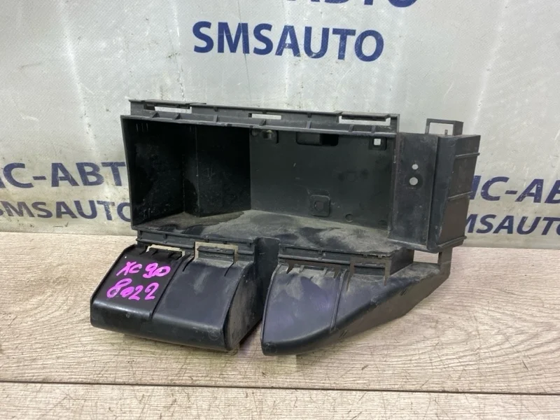 Кронштейн бампера под фонарь Volvo XC90 30698138 ХС90 4.4 B8444S, задний правый