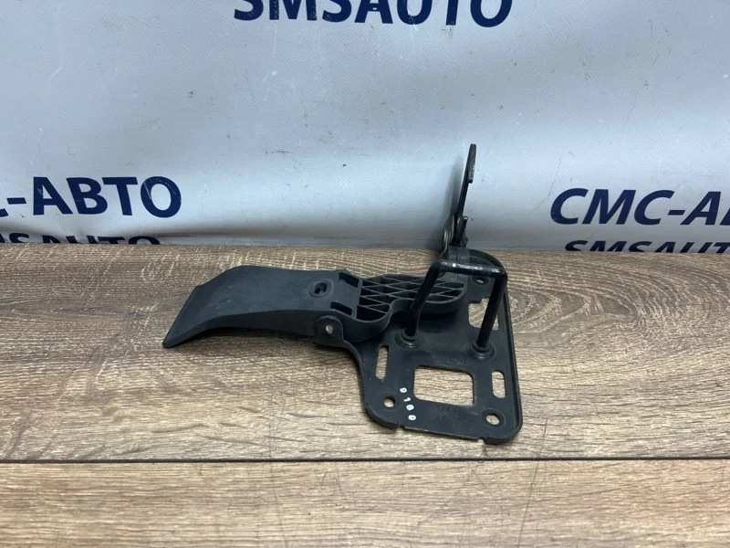 Крюк капота Audi Q5 8R0823480 8R 3.2 CAL