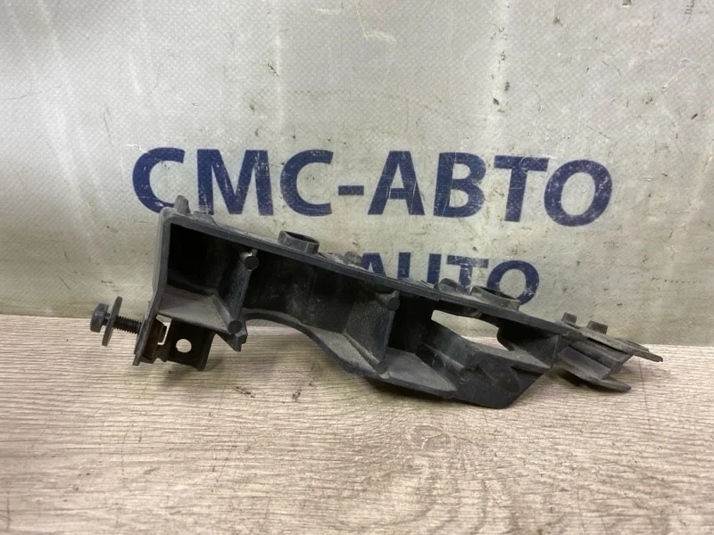 Кронштейн бампера Audi A6 4G0807283 4G 2.8 CHV, передний левый